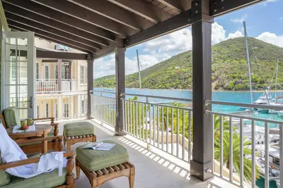 Image de Spacious Island Room Near Hiking, Diving, and Secret Sandy Beaches | 2 Units