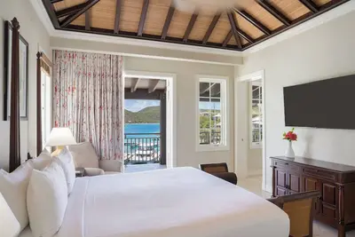 Image de Island Room with Balcony Overlooking Calm Turquoise Caribbean Waters | 3 Units