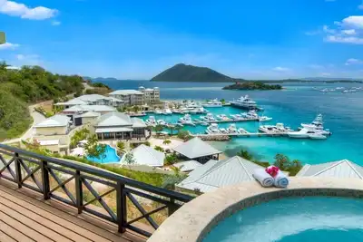 Image de Scenic Ocean Haven Beside Marina, Calm Harbor and Island Dock Walks