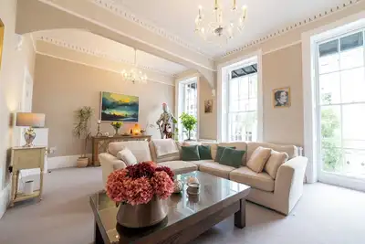 Image de Regency Grandeur in Cheltenham sleeps 15