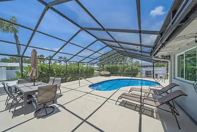 Image de Exclusive 2-Home Getaway w/ Heated Pool - 6br/4ba – Quiet Comfort Near the Beach