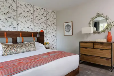 Image de Enjoy Nature & Town | Stay in Style at Field Guide Lodge, Close to Everything