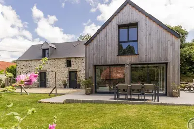 Image de Maison conviviale avec jardin, 4 chambres, accès Pmr, près d'un cours d'eau
