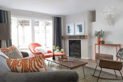 Image de Vermont Escape at Field Guide Lodge – Steps to Main Street & Nature