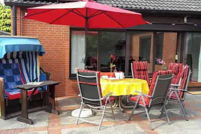 Image de Appartement 'Erdgeschoss 3 Raum Wohnung' avec terrasse partagée, jardin partagé et Wi-Fi