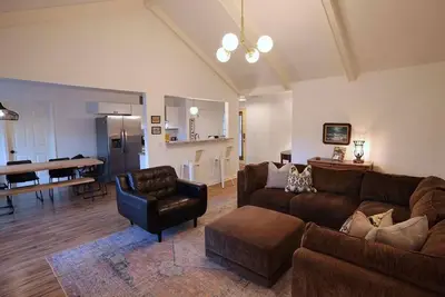 Image de Plush in the Pines- 4br & Game Room!