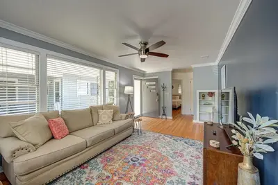 Image de Park Circle Charm: Comfort & Walk to Restaurants!