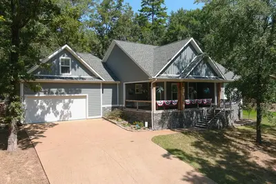 Image de SheNANAgans: 4  Br, 3. 5  Ba House in Heber Springs, Sleeps 10