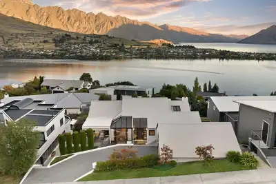Image de Queenstown Hill Comfort | 4br, Views, Fireplace