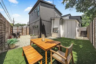 Image de Stylish South Austin Getaway with Yard