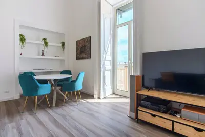 Image de Chic and Spacious Just few steps fm the seafront & famous Piazza del Plebiscito