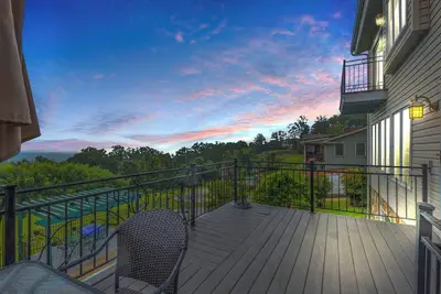 Image de Greenville Pool House Escape - Views & Family Fun