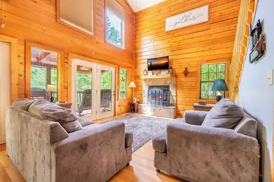 Image de *Amazing 4bd Lodge w/ Hot Tub! Theater + Games! *