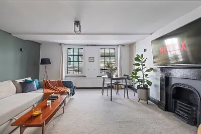 Image de Timeless 400-Year-Old Historic Flat