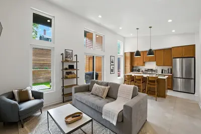 Image de New! 500 House - Unit C 1-Bedroom Townhouse - Handicap accessible