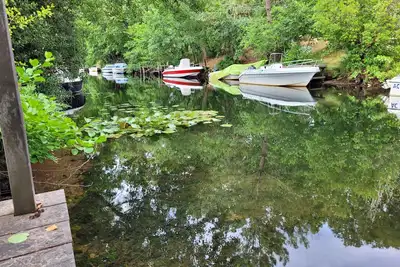 Image de Maison en bord de canal donnant accès au lac de Cazaux