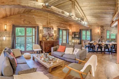 Image de Chalet, 200m des commerces, vue village/bâtiment, balcon, télévision, 220m², Tignes
