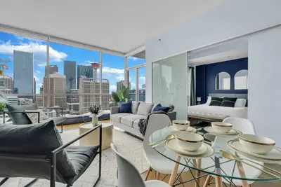 Image de the Yyc Lookout | Tower & City Vibes 2br w Parking