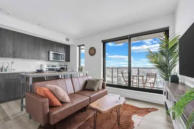 Image de The Cowboy – Downtown Central Condo