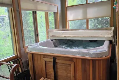 Image de Comfortably sleep 6 in our 2 bedroom condo with indoor hot tub