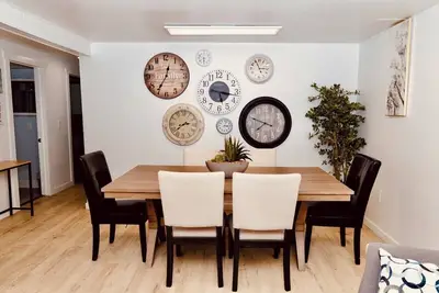 Image de Timeless Confort and Charming 2-bedroom decor apartment in West Jordan