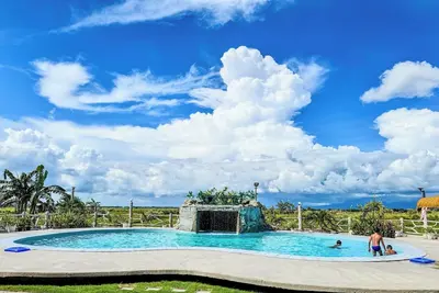 Image de \nTHE Oasis Resort- Casa Bien, 3br, 2tb, Pool, Wifi, Videoke, Bbq, Near Naga City