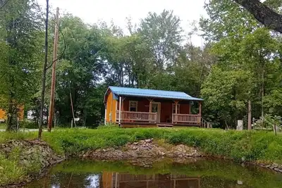Image de \"Laurentius\" cozy one room cabin on a Koi Pond