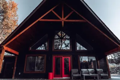 Image de Tranquility and peace are top of mind when visiting this Luxe Cabin!