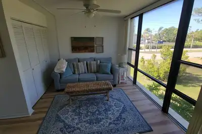 Image de Charming 2-Bedroom Condo Near Venice Beach & Downtown in Resort-Style Community