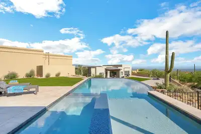 Image de Catalina Dreamin' Luxe Foothills Oasis w/Pool!