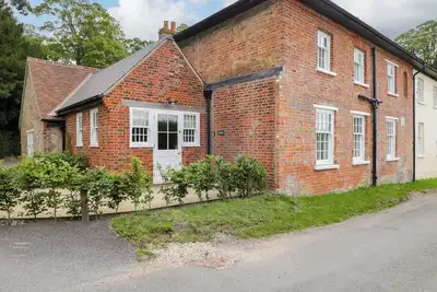 Image de Hazel, pet friendly, character holiday cottage, with pool in Kintbury