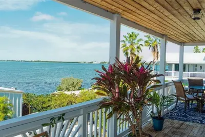 Image de Waterfront 4 bed/bath West Indies Cozy Home