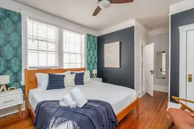 Image de Stylish Luxury Condo| King Bed| Amazing Location