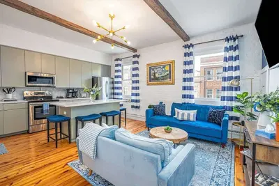 Image de Blue Belle on Broughton-Luxury 2 Bed 1 Bath Condo