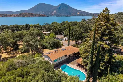Image de Compound by the Lake with Private Pool
