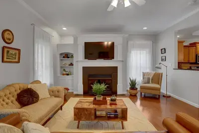 Image de Historic Creekside Townhome in Chambersburg