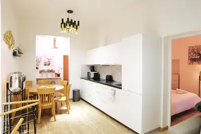 Image de Le Marais / Sunshine Apt/ 5 bdrs/ 3 mins to metro