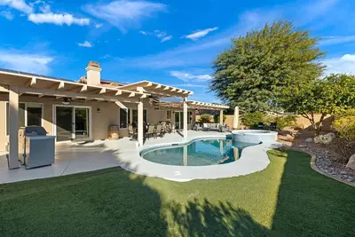 Image de Modern, Private Desert Oasis - Pool • Spa • Outdoor Living