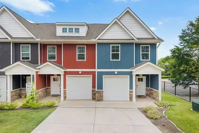 Image de 2 New Townhomes | 2024 Spartanburg Stay for 9