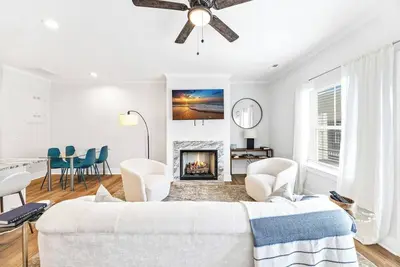 Image de Modern 2024 Townhouse Near Downtown Spartanburg