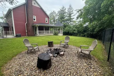 Image de Southern Indy Farmhouse ~ 4-beds, Game Room, & Pet Friendly