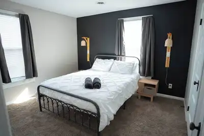 Image de 2 Cozy & Stylish Queen Beds in Fort Wayne
