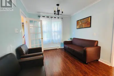 Image de 4‑Bed Bungalow|Steps to Memorial University & Dt