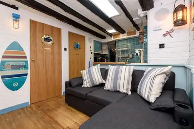 Image de A Nautical Hideaway in the Heart of Looe