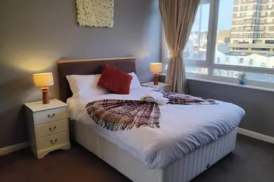 Image de Stylish 2- Bed Apartment With Seaview, Opp The Beach;Perfect For Family &Workers