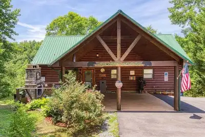 Image de Private Theater, Hot Tub & Game Room | 4br Cabin, Resort Pool & Fishing