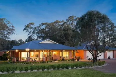 Image de Amelia-Rose Estate: Lovedale 6-bdr retreat with pool & fireplace—Memories await!