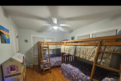Image de Beautifully renovated home in North Topsail, across the street from the beach