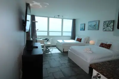 Image de Oceanview Studio 1634 at Castle Beach Club – Pool, Beach Access, Valet Parking, Gym & More!