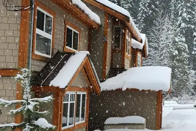 Image de Cozy 4-Season Riverfront Cabin Near Manning Park – Sleeps 10 with Private Beach